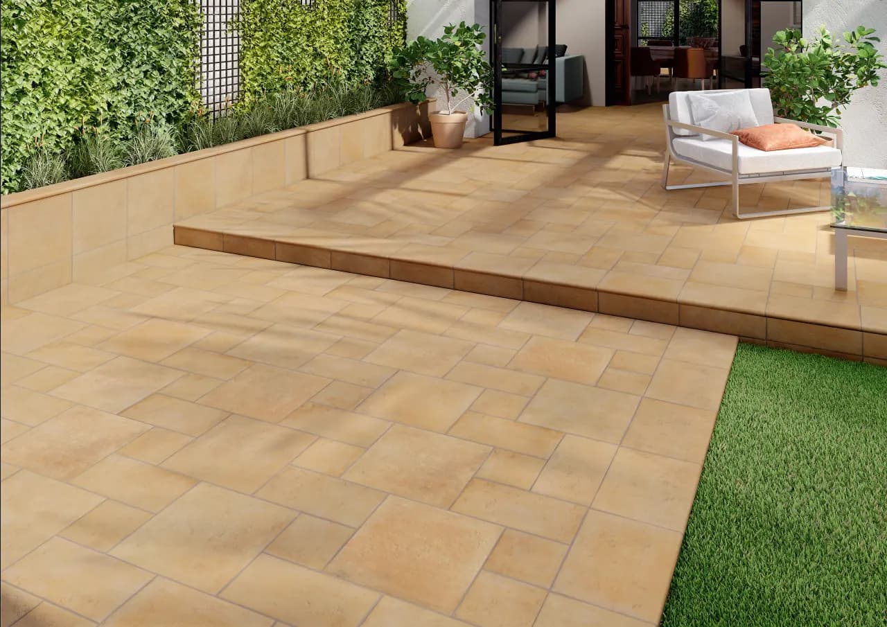 Desert resort pool with heat-resistant tiles